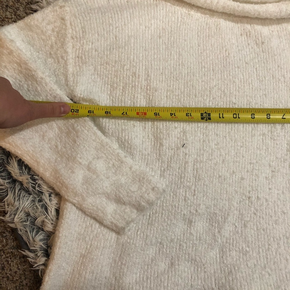 Off shoulder sweater - Picture 4 of 5